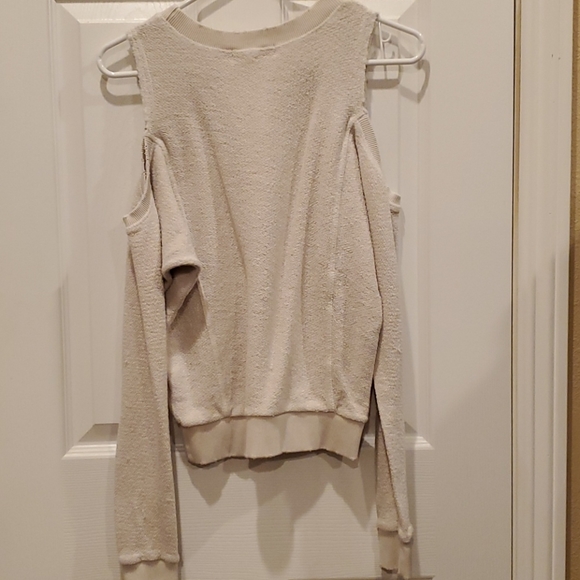 Off shoulder sweater - Picture 2 of 2